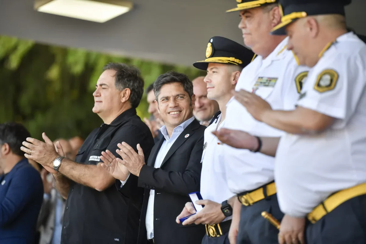Axel Kicillof otorgó un aumento del 7% para la Policía Bonaerense, docentes y empleados públicos